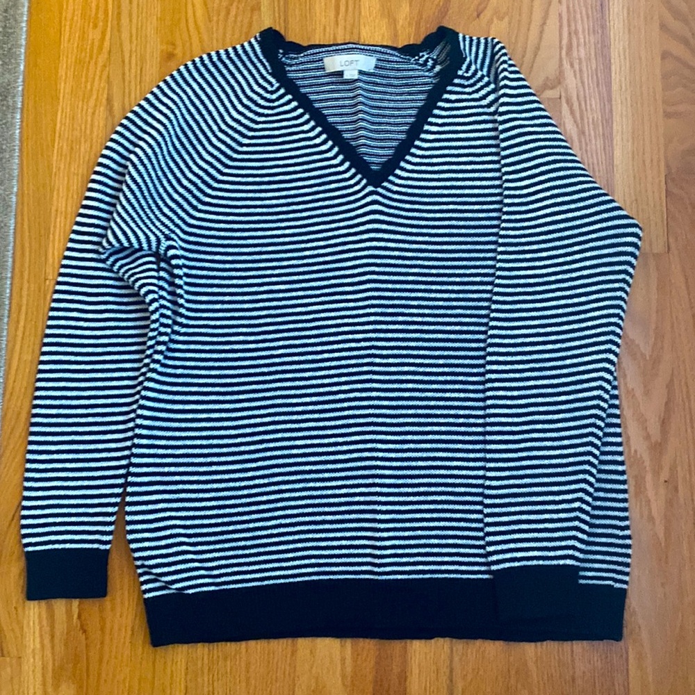 Spring/summer sweater, black and white stripes